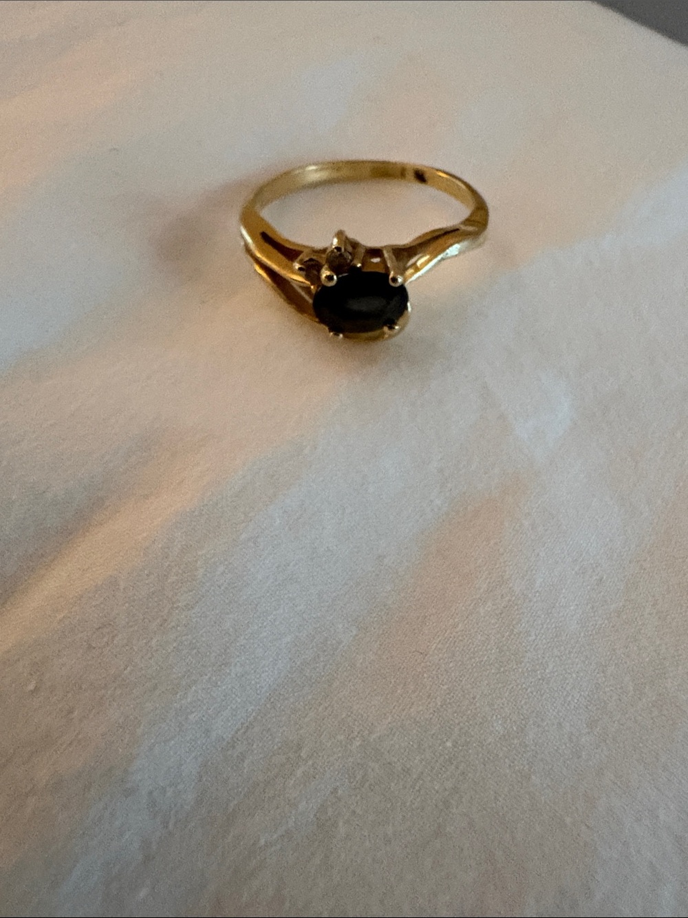 Vintage 14K yellow gold and sapphire ring